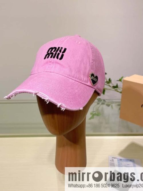 MIUMIU Miu Miu\'s new plain baseball cap