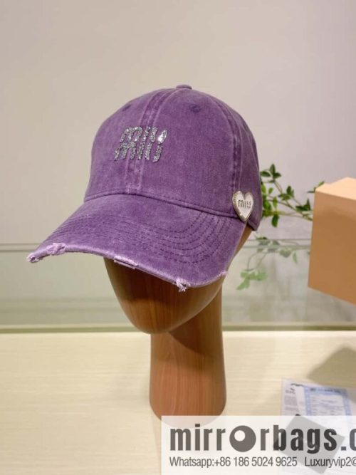 MIUMIU Miu Miu\'s new plain baseball cap