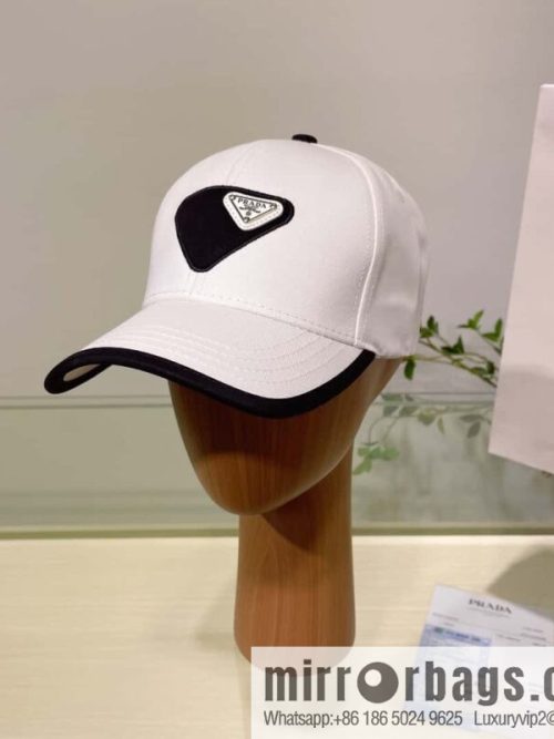PRADA\'s new unisex baseball cap
