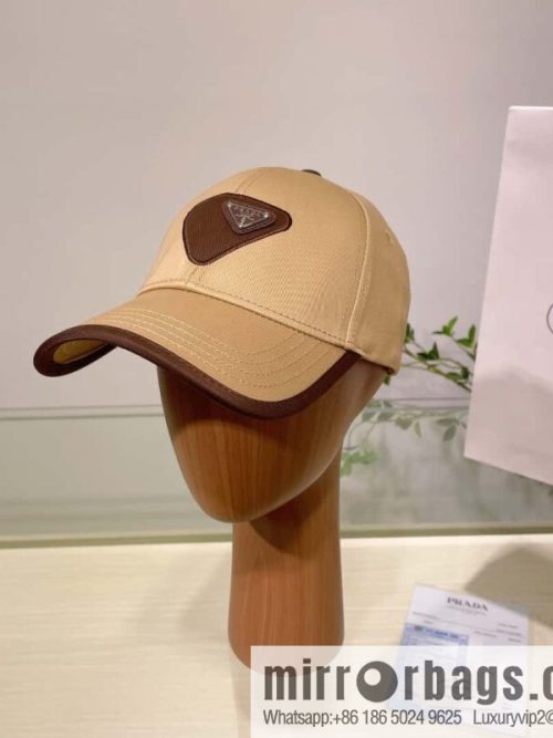 PRADA\'s new unisex baseball cap