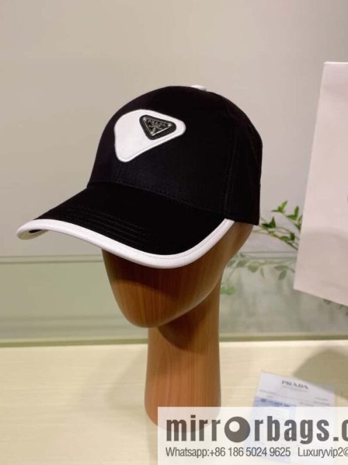 PRADA\'s new unisex baseball cap
