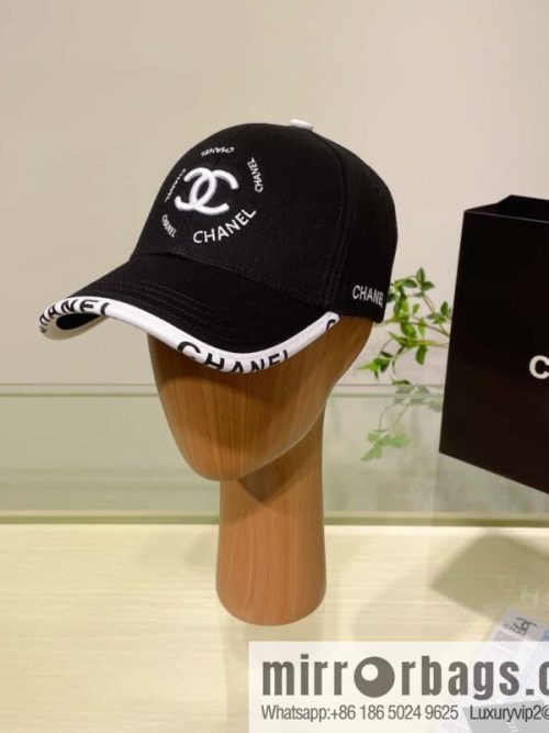 CHANEL Chanel\'s new simple embroidered logo baseball cap