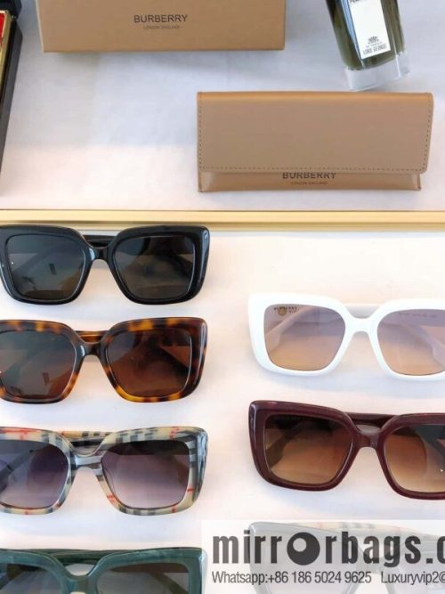 Burberry Burberry temple three-dimensional plaid women\'s sunglasses