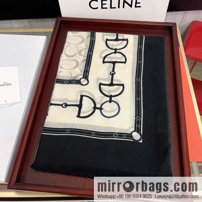 CELINE Ring Fleece - Image 4