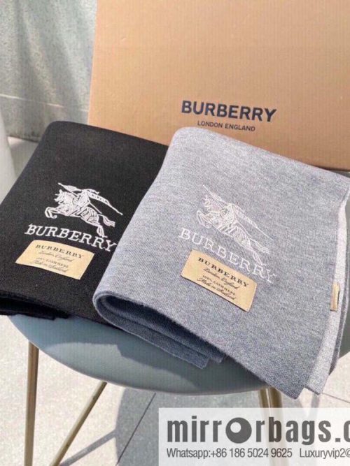 Burberry Burberry Classic Horse 100% Imported Knitted Cashmere Scarf
