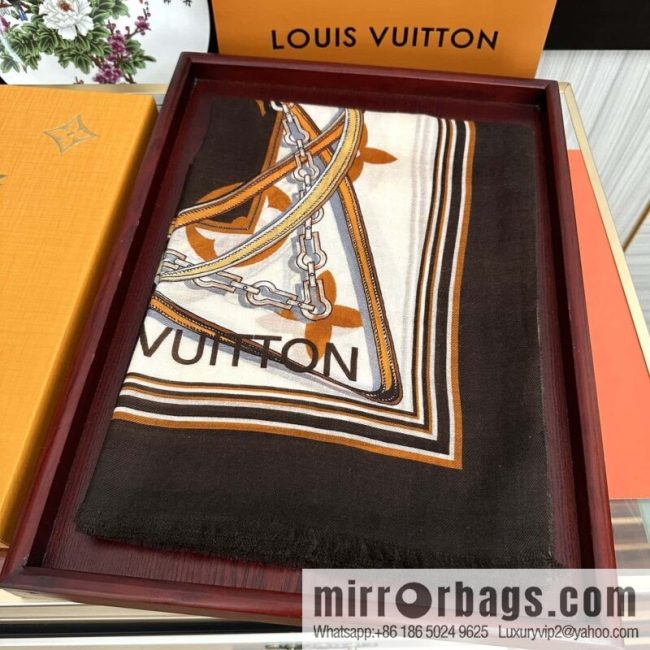 LV Louis Vuitton Double Sided 300 Ring Fleece Long Towel - Image 2