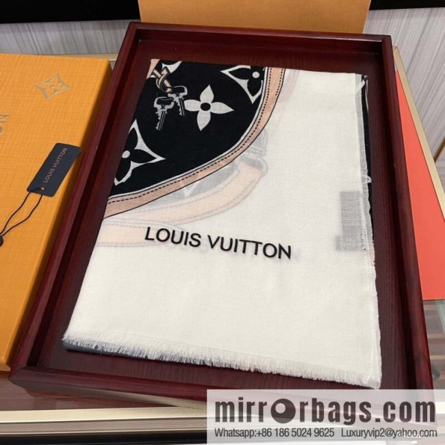 LV Louis Vuitton Ring Fleece Long Towel - Image 2