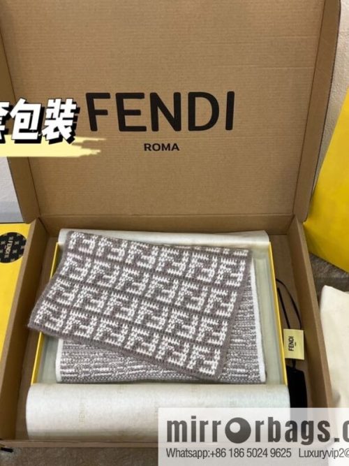 FENDI Fendi FF contrasting color letter jacquard long towel FXT362