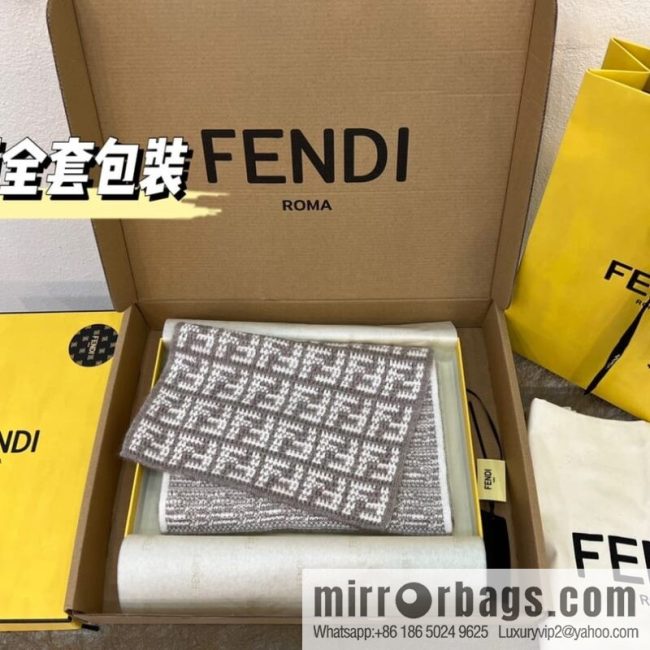 FENDI Fendi FF contrasting color letter jacquard long towel FXT362