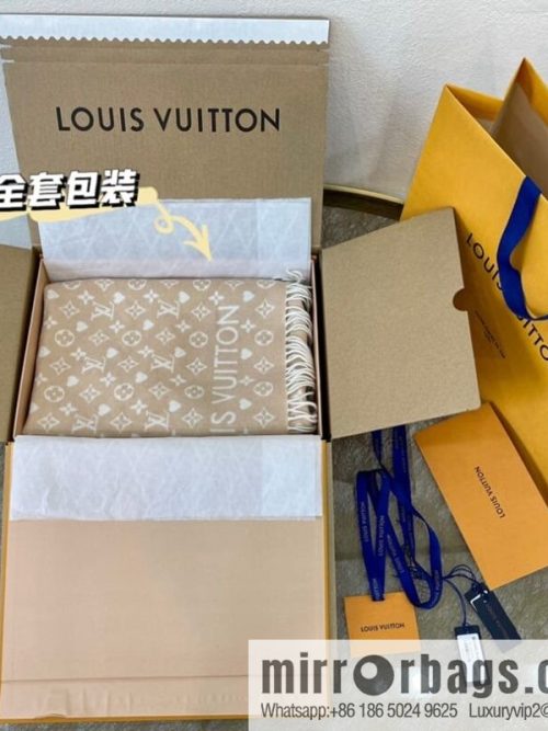 LV Louis Vuitton Game On Cashmere Scarf M76900