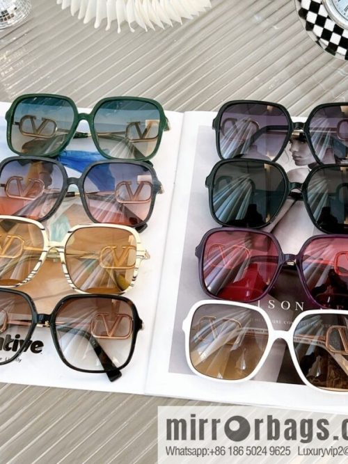 Valentino Valentino Square Women\'s Sunglasses
