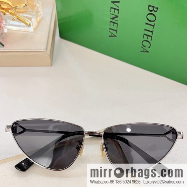Bottega Veneta Metal Frame Women\'s Sunglasses - Image 2
