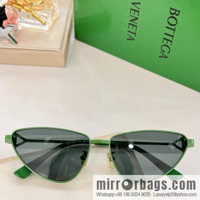 Bottega Veneta Metal Frame Women\'s Sunglasses - Image 3