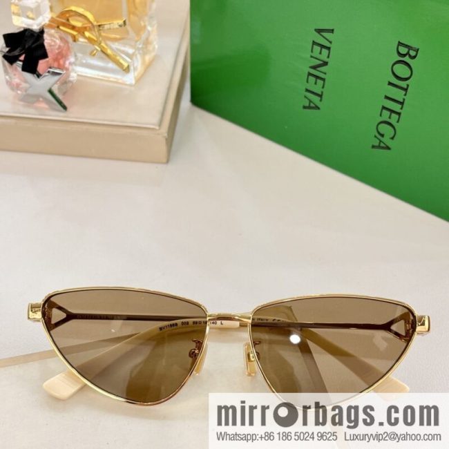 Bottega Veneta Metal Frame Women\'s Sunglasses - Image 4