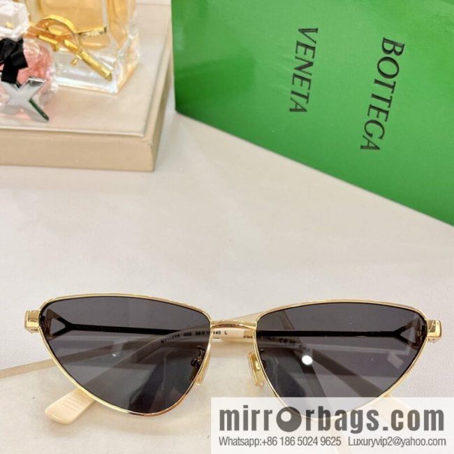 Bottega Veneta Metal Frame Women\'s Sunglasses - Image 6