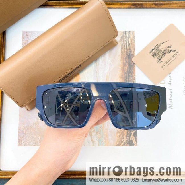 Burberry Burberry Large Frame Unisex Sunglasses - Image 2