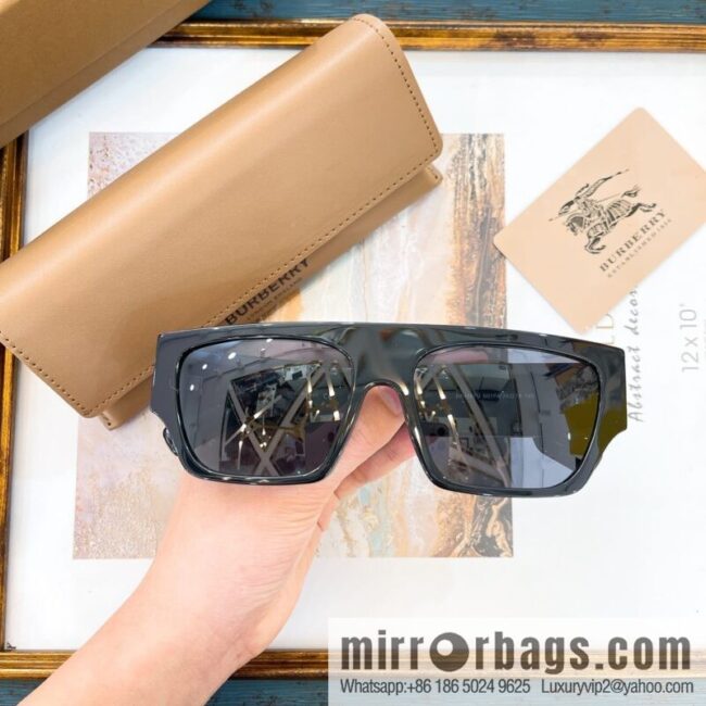 Burberry Burberry Large Frame Unisex Sunglasses