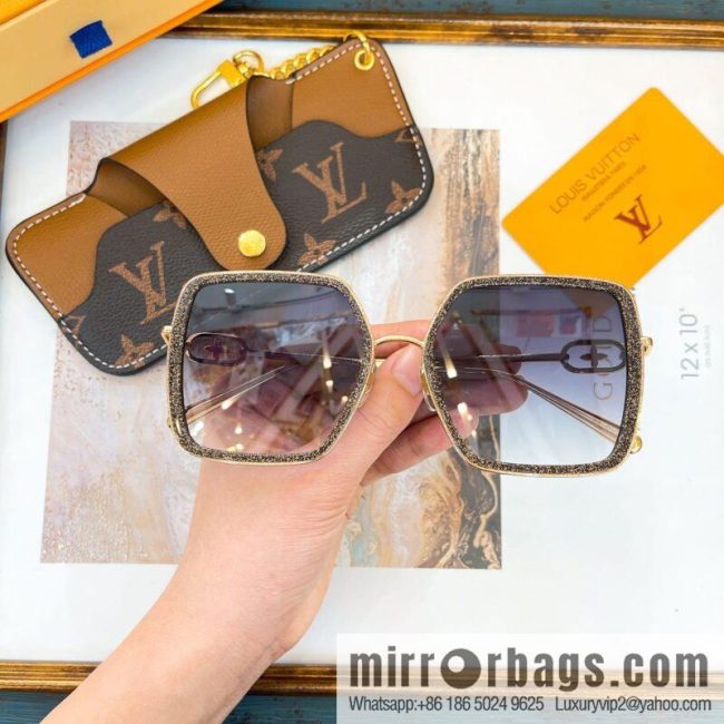 LV Louis Vuitton Square Unisex Sunglasses - Image 2