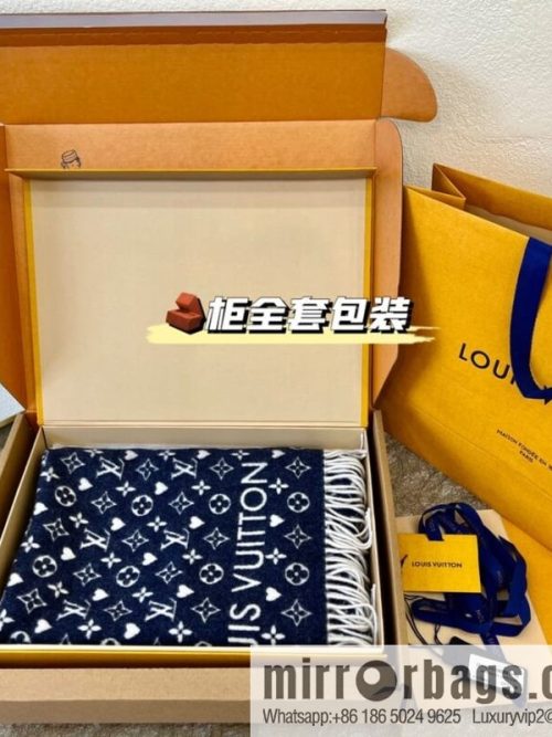 LV Louis Vuitton Game On Cashmere Scarf M77640