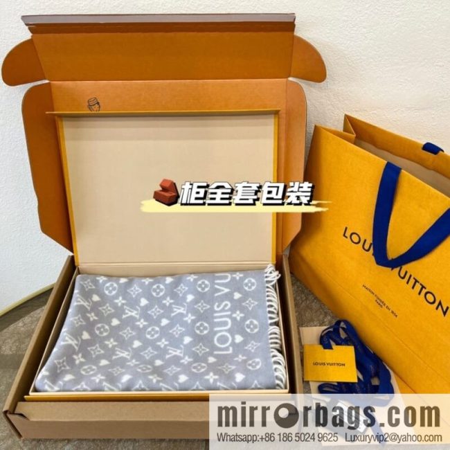LV Louis Vuitton Game On Cashmere Scarf M77641