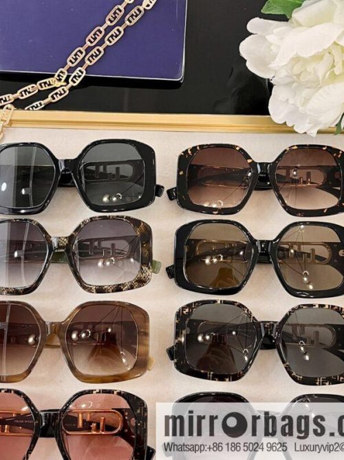 Fendi iconic logo large square sunglasses