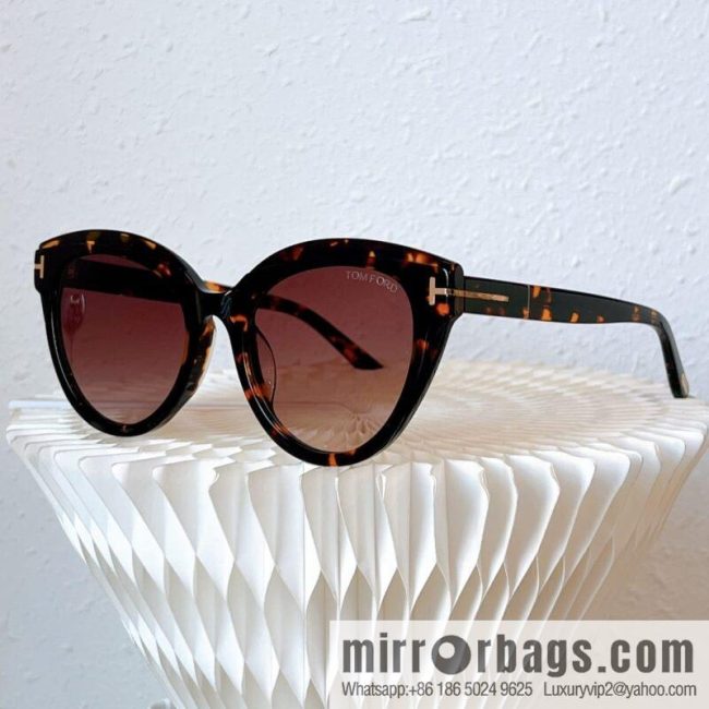 Tom Ford Large Frame Women\'s Sunglasses - Image 7