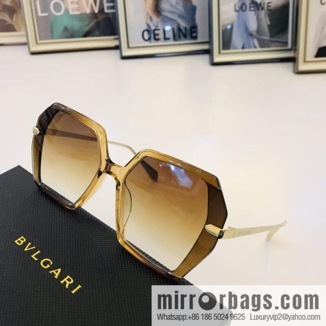 BVLGARI Large Frame Unisex Sunglasses - Image 4