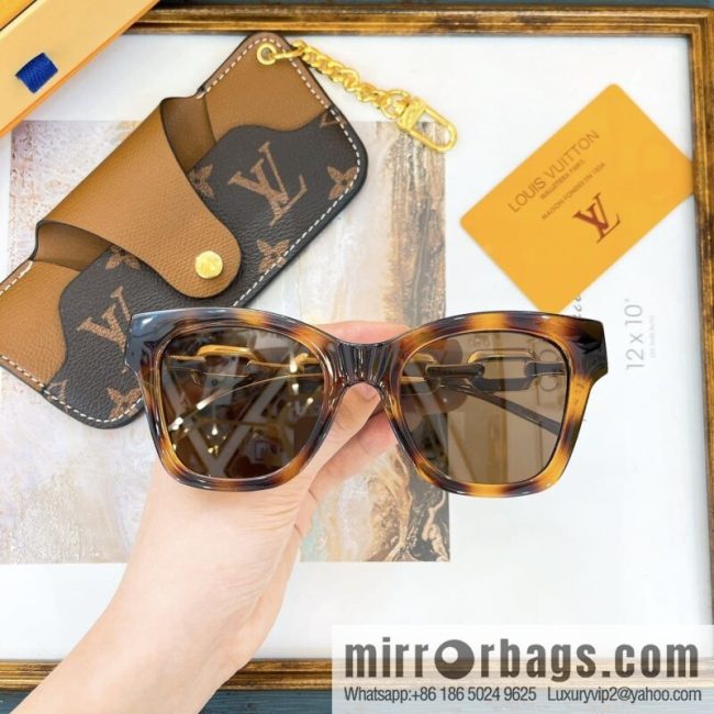 LV Louis Vuitton Square Unisex Sunglasses - Image 2