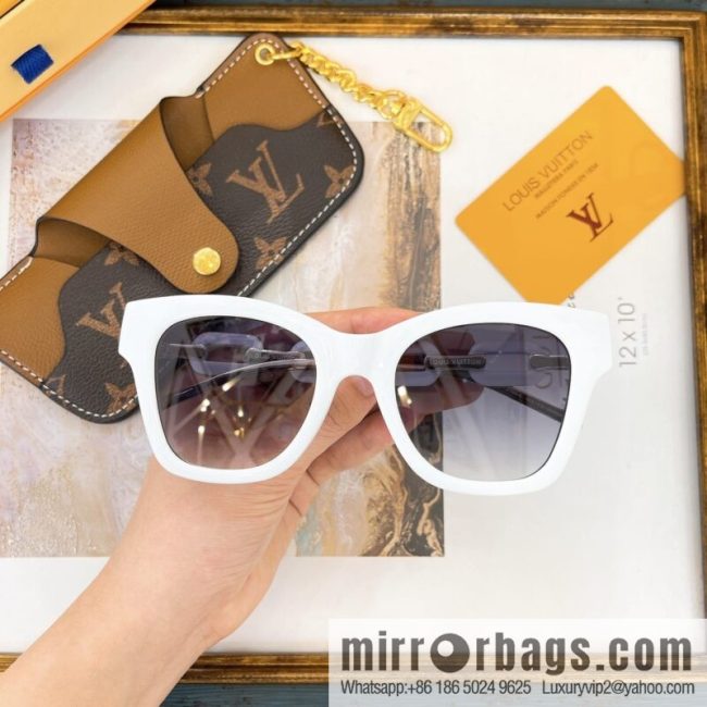 LV Louis Vuitton Square Unisex Sunglasses - Image 3