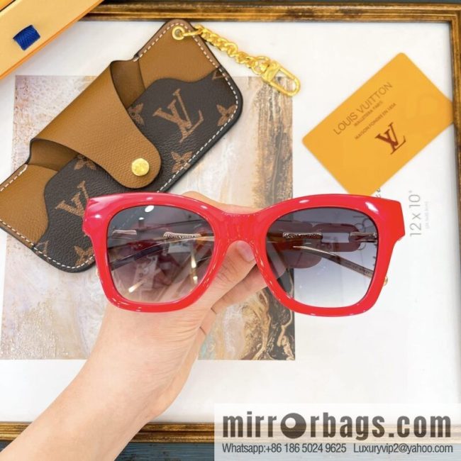 LV Louis Vuitton Square Unisex Sunglasses - Image 4