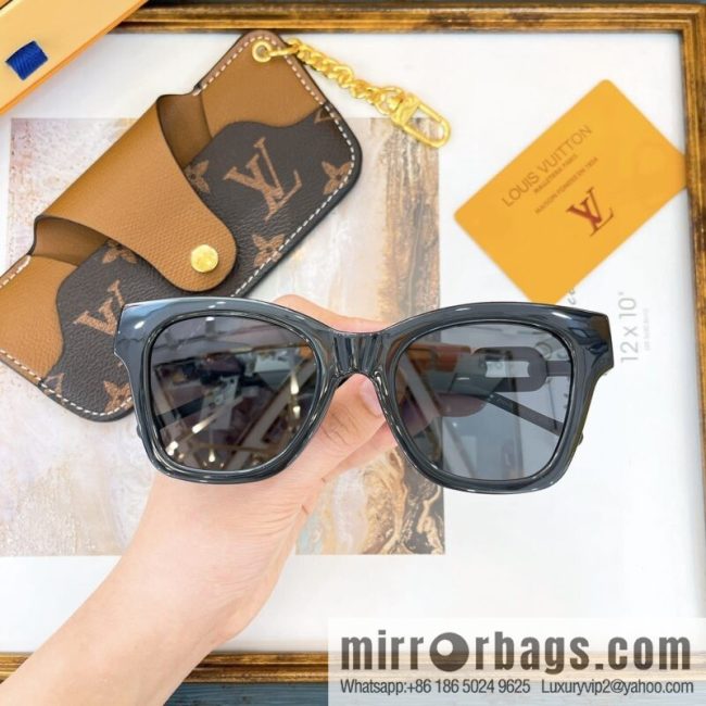 LV Louis Vuitton Square Unisex Sunglasses - Image 5