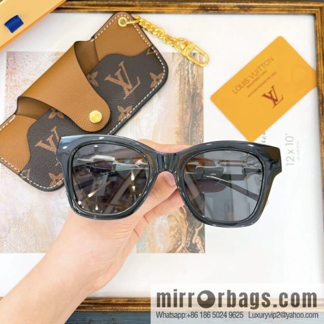 LV Louis Vuitton Square Unisex Sunglasses - Image 7