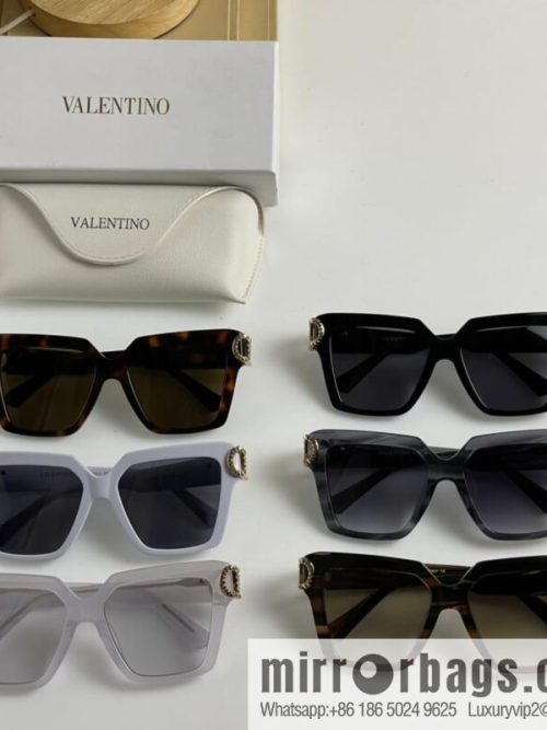 VALENTINO Valentino Large Square Women\'s Sunglasses