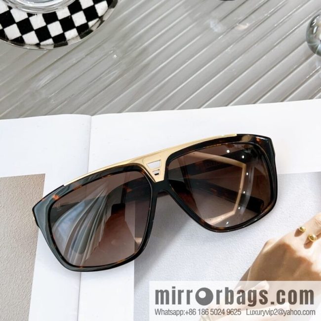 LV Louis Vuitton Large Frame Unisex Sunglasses - Image 3