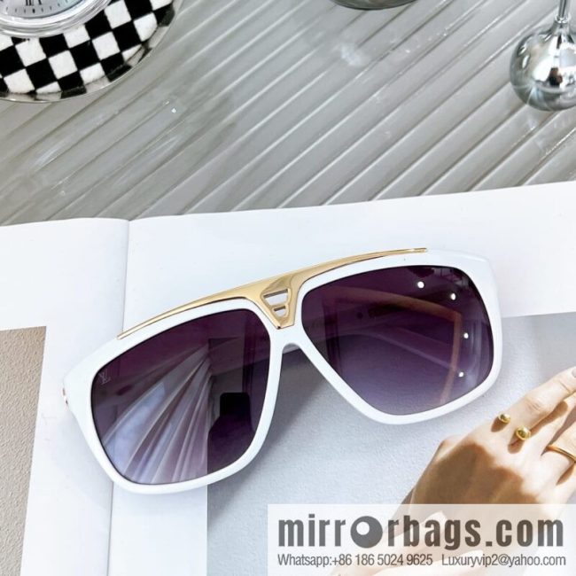 LV Louis Vuitton Large Frame Unisex Sunglasses - Image 4