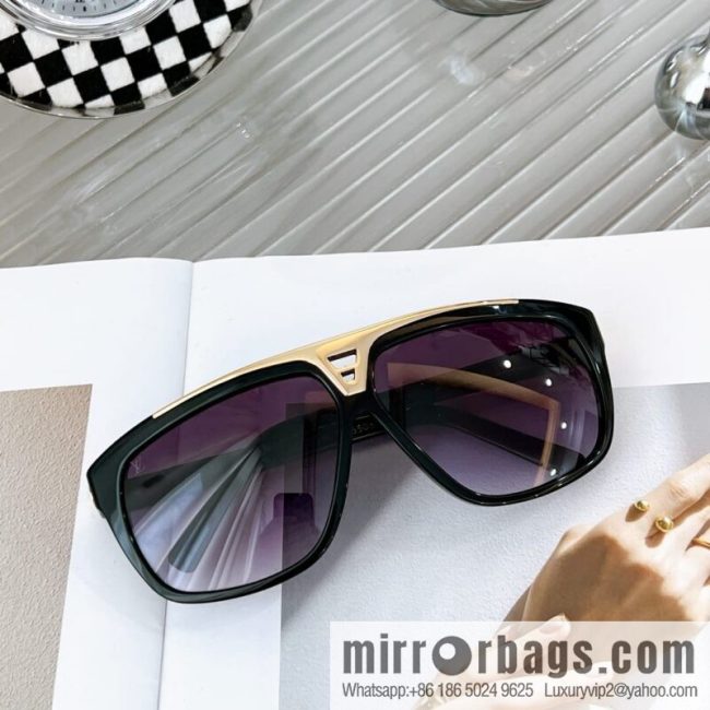 LV Louis Vuitton Large Frame Unisex Sunglasses - Image 5