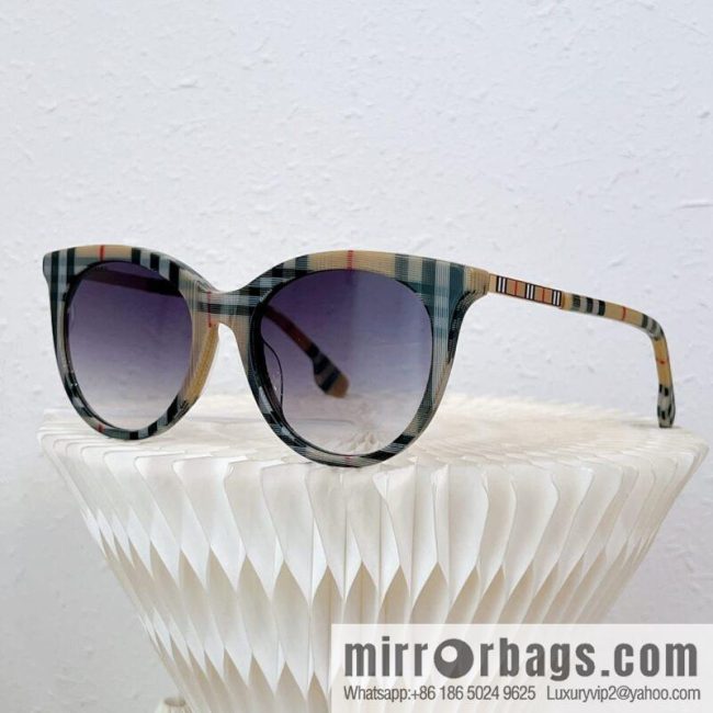 Burberry Round Frame Women\'s Sunglasses - Image 3
