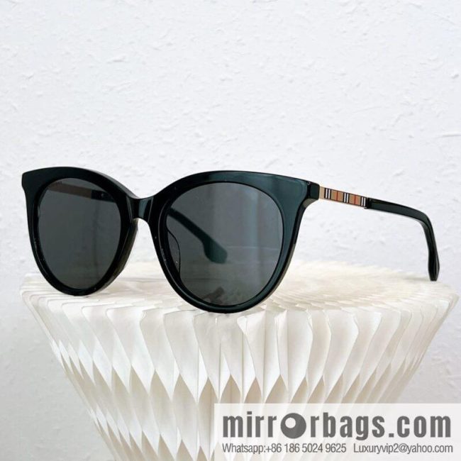 Burberry Round Frame Women\'s Sunglasses - Image 4