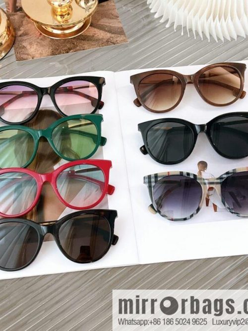 Burberry Round Frame Women\'s Sunglasses