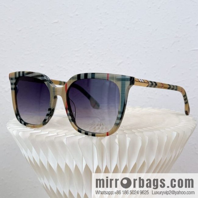 Burberry Burberry Square Unisex Sunglasses - Image 3