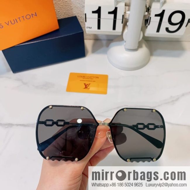 LV Louis Vuitton Large Frame Women\'s Sunglasses - Image 2