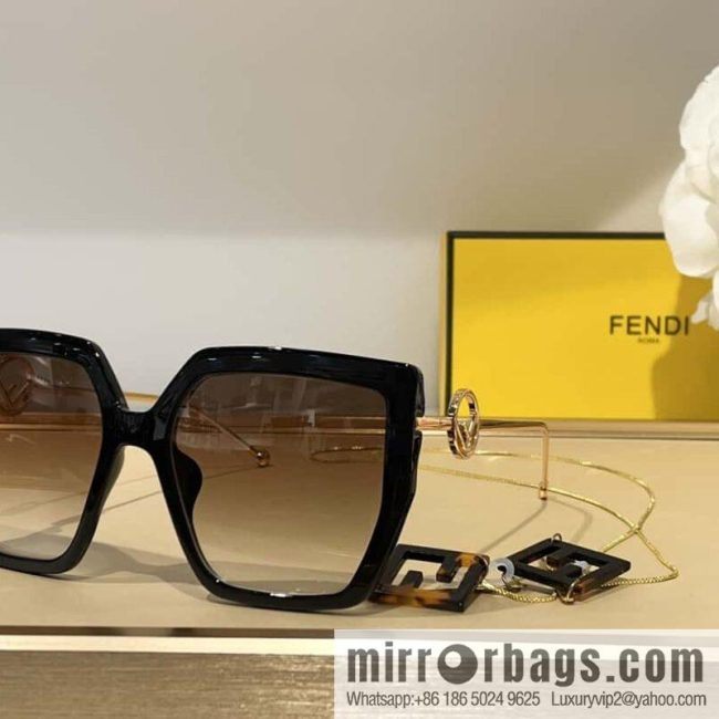 Fendi classic large square women\'s sunglasses - Image 2