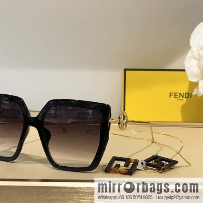 Fendi classic large square women\'s sunglasses - Image 5