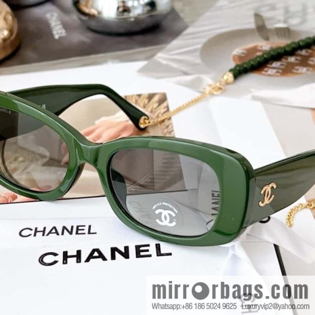 Chanel women\'s sunglasses - Image 5