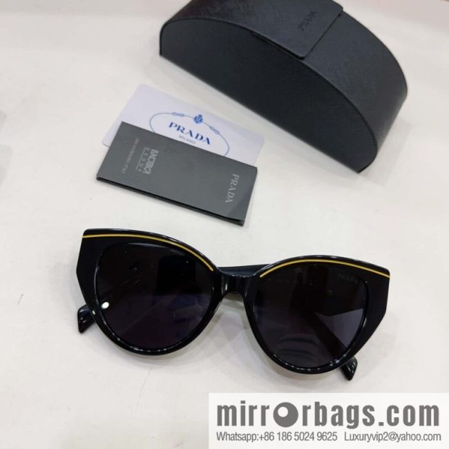 Prada round frame women\'s sunglasses - Image 2