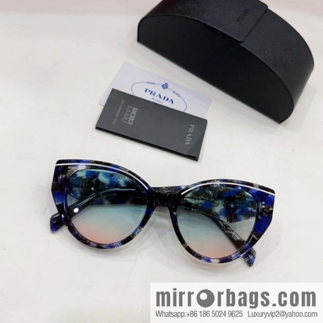 Prada round frame women\'s sunglasses - Image 3