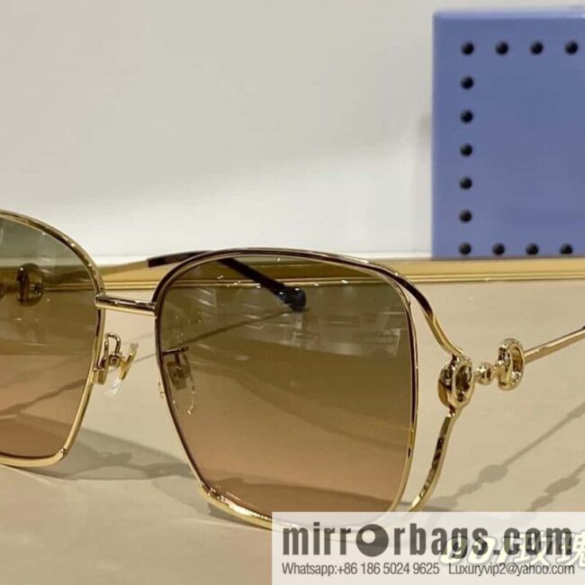 GUCCI Gucci horseshoe buckle temple plate sunglasses