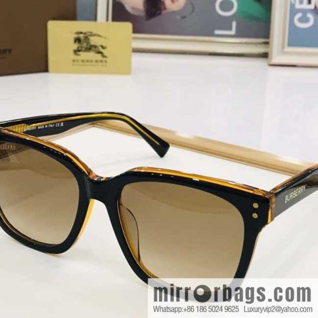 Burberry Burberry Plate Frame Unisex Sunglasses - Image 3