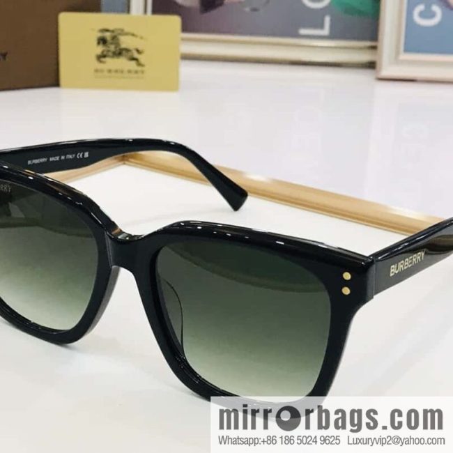Burberry Burberry Plate Frame Unisex Sunglasses - Image 6
