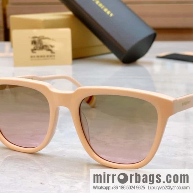 Burberry\'s new unisex sunglasses - Image 4